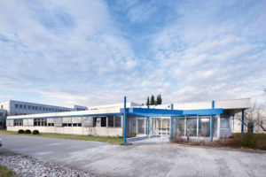 ELWA Firmengebäude ELWA Außenansicht Firmengebäude Haupteingang